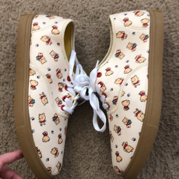 Winnie the Pooh shoes - Picture 4 of 5